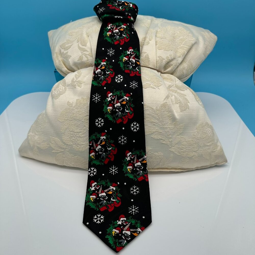 Looney Tunes Mania Christmas Holiday Bugs Daffy Tweety Character Tie, 4" Wide